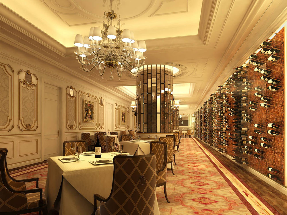 Restaurant mit STACT-Weinregalen aus Palisander und Gold